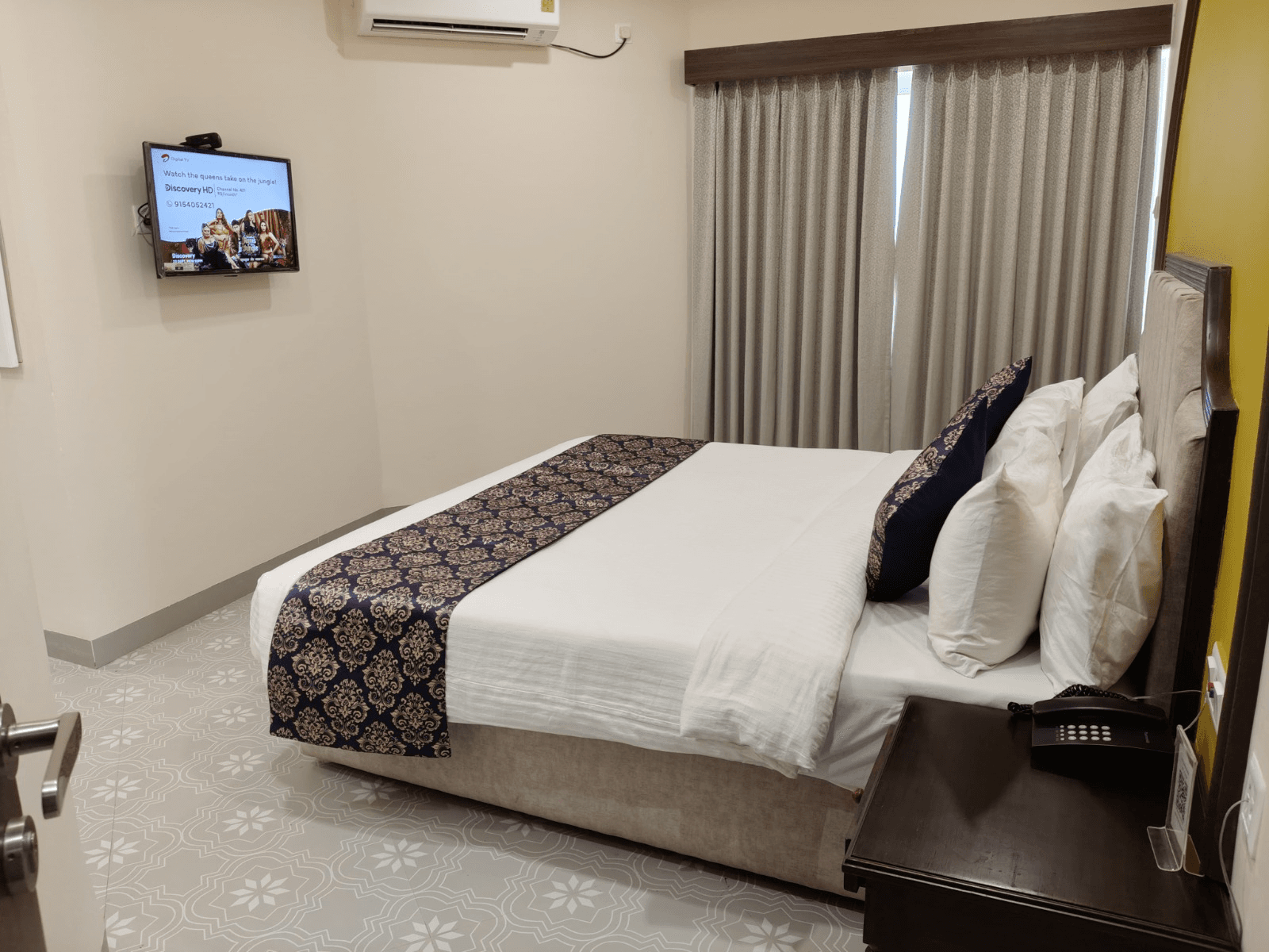Superior Deluxe Balcony (Side Sea View)