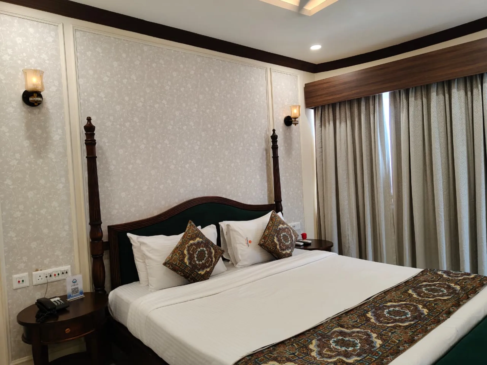 Suite (Front Sea View) - view 1 of 8