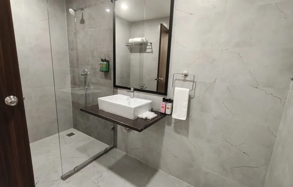 Deluxe Sea View Bathroom